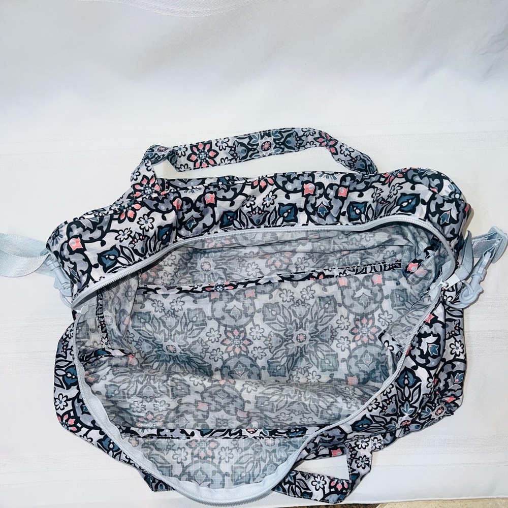 Vera Bradley Nylon Duffle Lisbon Medallion Archived Pattern NWOT 
💥SALE /2 OFF 💥 - Picture 10 of 16
